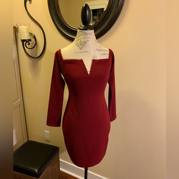 LN LULUS BURGUNDY FLATTERING BODYCON FIT DRESS. SQUARE NECKLINE, LONG SLEEVES, - Picture 1 of 13